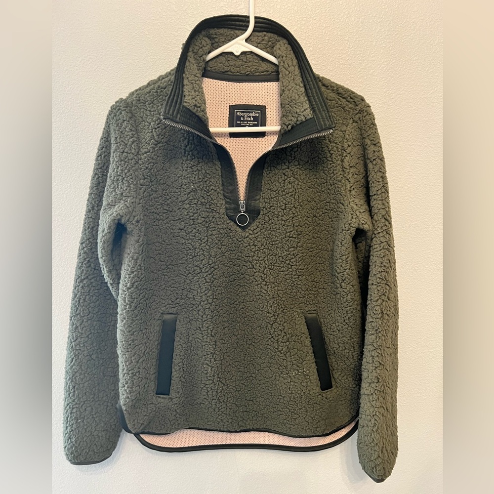 Abercrombie & Fitch fleece pullover jacket